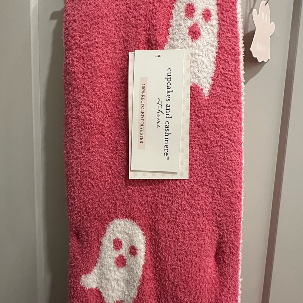 Viral Cupcakes and Cashmere Pink Ghost 50x70 throw blanket